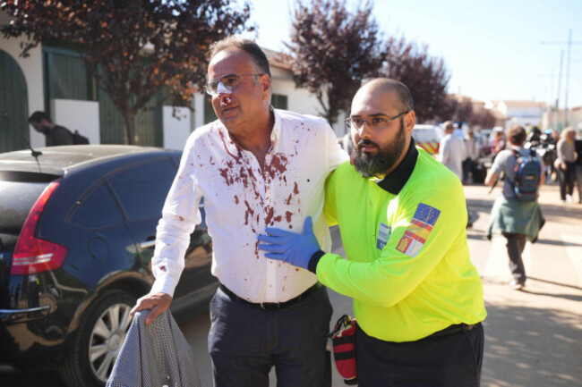 urda-spain-28th-oct-2026-passengers-rescued-from-one-of-the-trains-involved-in-a-collision-arrive-in-urda-spain-wednesday-oct-28-2026-credit-cordon-pressalamy-live-news