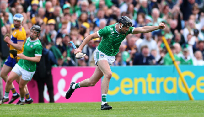 diarmaid-byrnes-celebrates-scoring-a-penalty