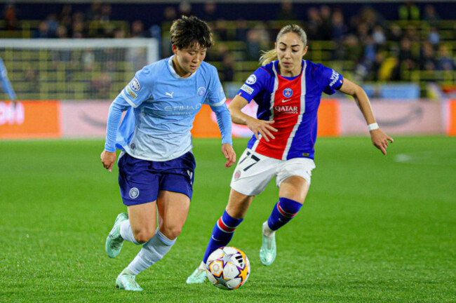 manchester-uk-29th-oct-2026-manchester-england-october-29-aoba-fujino-of-manchester-city-and-olga-carmona-of-psg-battle-for-the-ball-during-the-uefa-womens-champions-league-match-between-manch