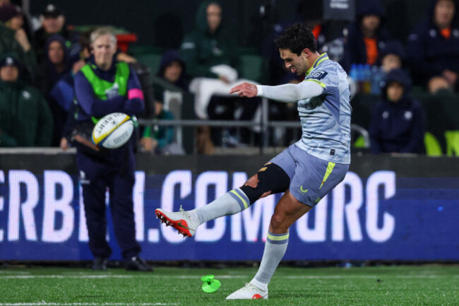 joey-carbery-takes-a-conversion-kick
