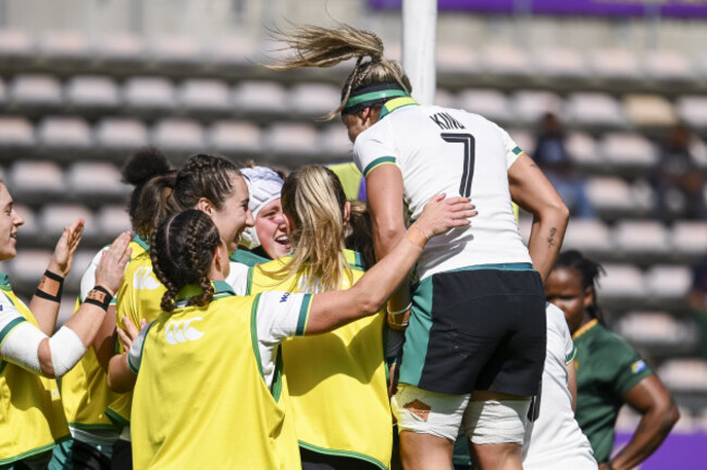 beibhinn-parsons-celebrates-with-teammates-after-she-scores-her-sides-second-try-of-the-match