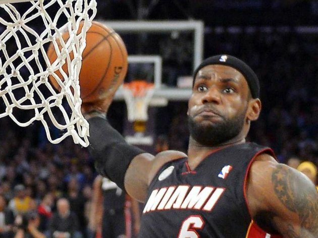 A Perfectly Timed Photo Of Lebron James Dunking On The Lakers Last Night