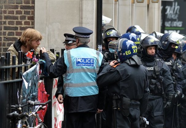 100 riot police in crackdown on London G8 protests · TheJournal.ie